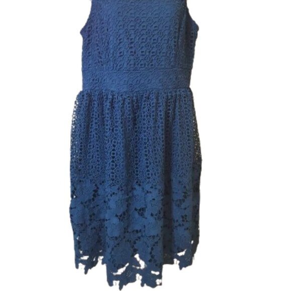 Teal Blue Fit and Flare Lace Dress Size 8 - Picture 3 of 7